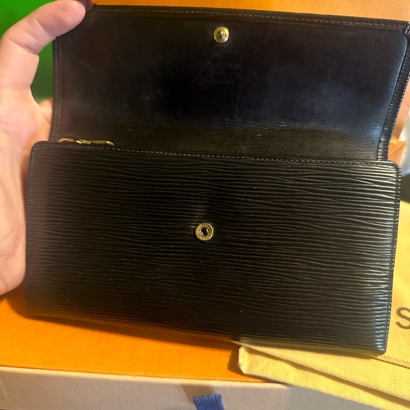 Louis Vuitton Epi Leather Wallet, Full Inclusion - Picture 5 of 15